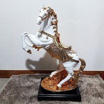 말 장식품 대, 화이트