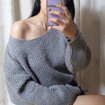 여성용 루즈핏 입술넥 오프숄더 니트 lkf21392