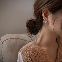 안나블링 큐빅리본 은침 귀걸이