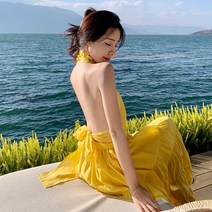 해변가 바캉스 원피스 살코기가 날씬해 보이는 노란색 루미니아 여행에 프렌치룩을 연출하는 미니멀 롱스커트