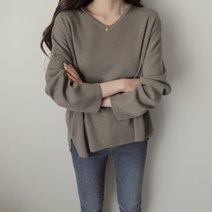 제니트 여성 루즈핏 브이넥 옆트임 데일리 니트 니트티 블치옆트임