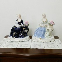 도자기 강아지 여인피규어장식인테리어소품