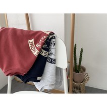 청바지 에 잘어울리는 기본 핏 귀여운 불독 맨투맨