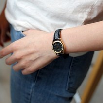 카시오 블랙 금장 레트로 가죽시계