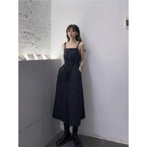 디프 블랙 무드 끈나시 슬립 여성 2022 봄계절 하이웨이스트 날씬해 보이는 디자인감각 에이라인 원피스