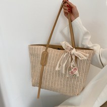 여성 여행룩 숄더백 오버사이즈 아이보리 추천 가방 30대 유행