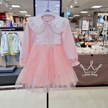 쁘띠앙팡 산본점 @23년 봄신상 30%세일@ 화이트 빅카라와 스팽글로 반짝반짝~~ 유닛샤이닝원피스에요^^ 부드럽고 쫀쫀한 소재감에 풍성한 샤스커트가 러블리한 공주풍원피스