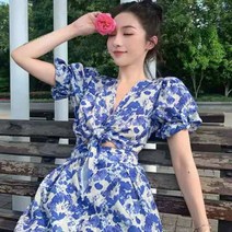 프렌치스커트 빈티지 플라워 헵번한핏 슬림해 보이는 해변가 바캉스 V넥 앙증맞은 하이웨이스트 원피스