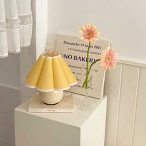 로아이엘 주름 테이블 램프 카페 인테리어 무드등, 하얀 꽃잎 갓 전원 스위치 버튼