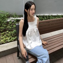 드리뮤즈 국내제작 러블리 자가드 리본 스트랩 나시 블라우스