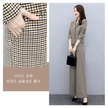 모던한 체크 무늬가 돋보이는 여성 정장 세트 - 자켓과 와이드 팬츠로 이루어진 투피스 세트로 캐주얼하고 스타일리시한 오피스룩을 연출할 수 있습니다