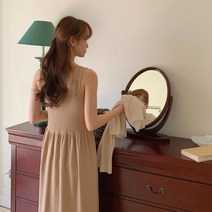 다잇템 여자 후레아 슬리브리스 클래식 미니멀리즘 골지니트 롱원피스