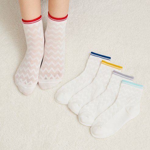 장마철 젖은 발을 갈아 신기 좋도록 여러 켤레를 준비해두기 편한 아동용 메쉬 양말 세트입니다. - 1