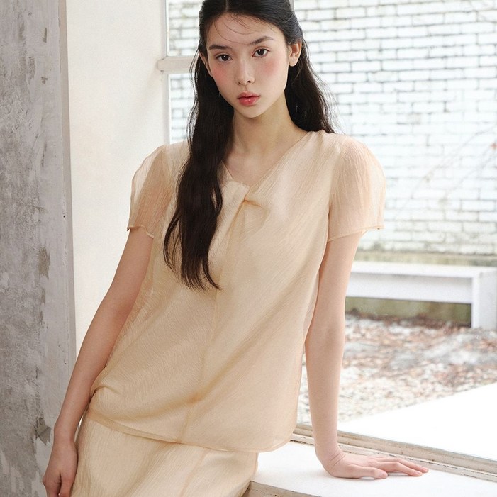 잇미샤 25 SS 오간자 반소매 블라우스 ITP4ZBL680 499824 잇미샤 25 SS 오간자 반소매 블라우스 ITP4ZBL680 499824