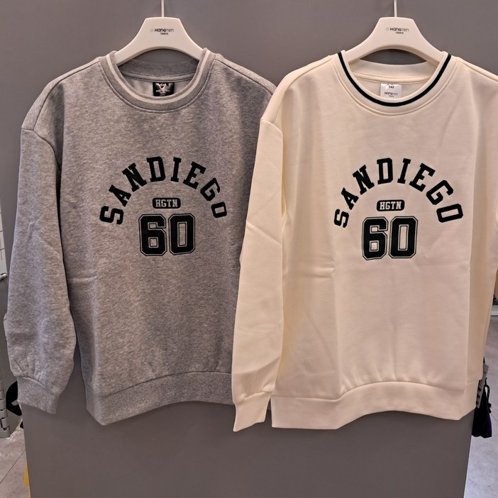 행텐주니어 남여공용 울산점  25년 겨울  HGTN 빅그래픽 프렌치 테리 백브러쉬 요꼬 맨투맨 티셔츠2가지 칼라