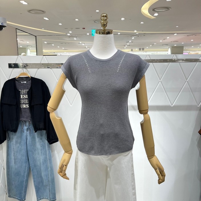 [AK플라자] [밸리걸] 백 버튼 포인트 니트 218400