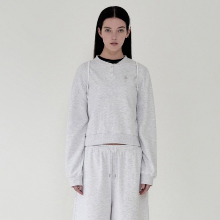 키르시 플레인 버튼 포인트 스웨트셔츠