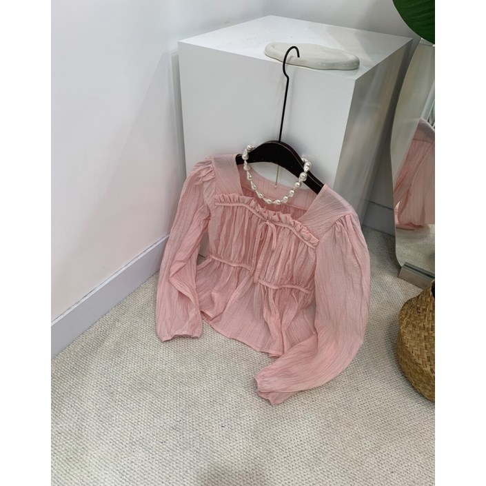 브리치 씨샵인더룸 게티 리본 셔링 퍼프 스퀘어넥 블라우스 4color 브리치 씨샵인더룸 게티 리본 셔링 퍼프 스퀘어넥 블라우스 4color