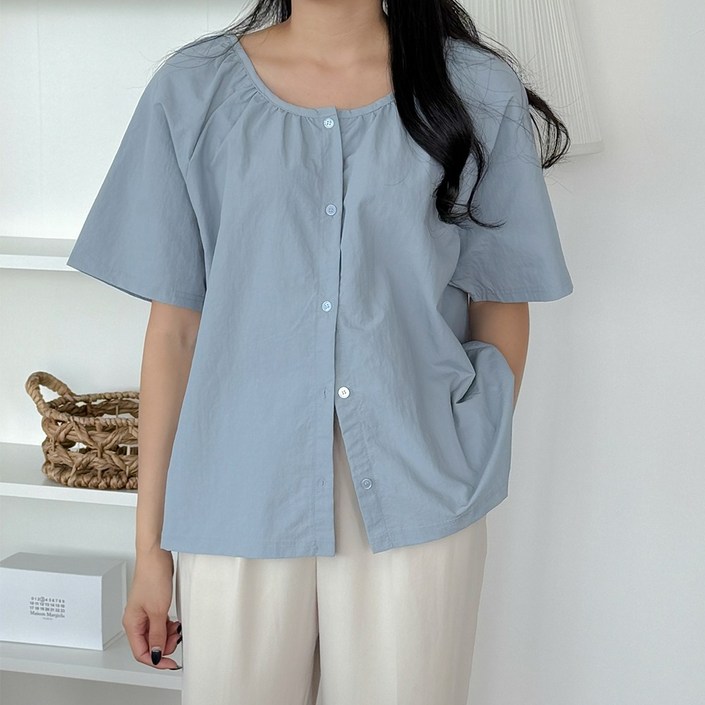 퍼니걸스 8879 루즈핏 라운드 무지 나일론 바스락 반팔 블라우스 여성의류