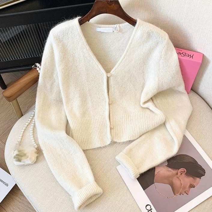 에쥬아 크롭 니트가디건 브이넥 꾸안꾸 니트 데이트룩