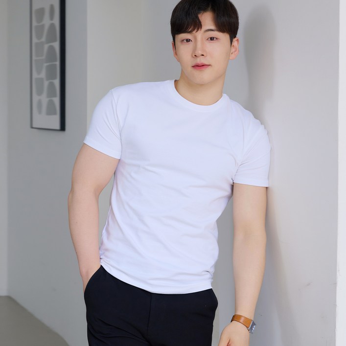 몸좋아보이는 무지 라운드 반팔 티셔츠 어깨 등 넓어보이는 머슬 핏 티