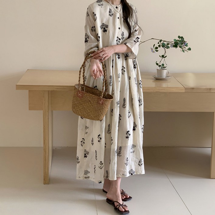 아뗄릭 시아 네추럴 잔꽃 헨리넥 롱 원피스 10731