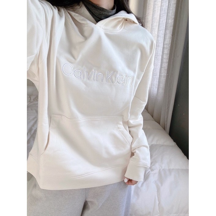 캘빈클라인 남녀공용 릴렉스핏 스탠다드 로고 후드 티셔츠 40HM231 103 오늘출발