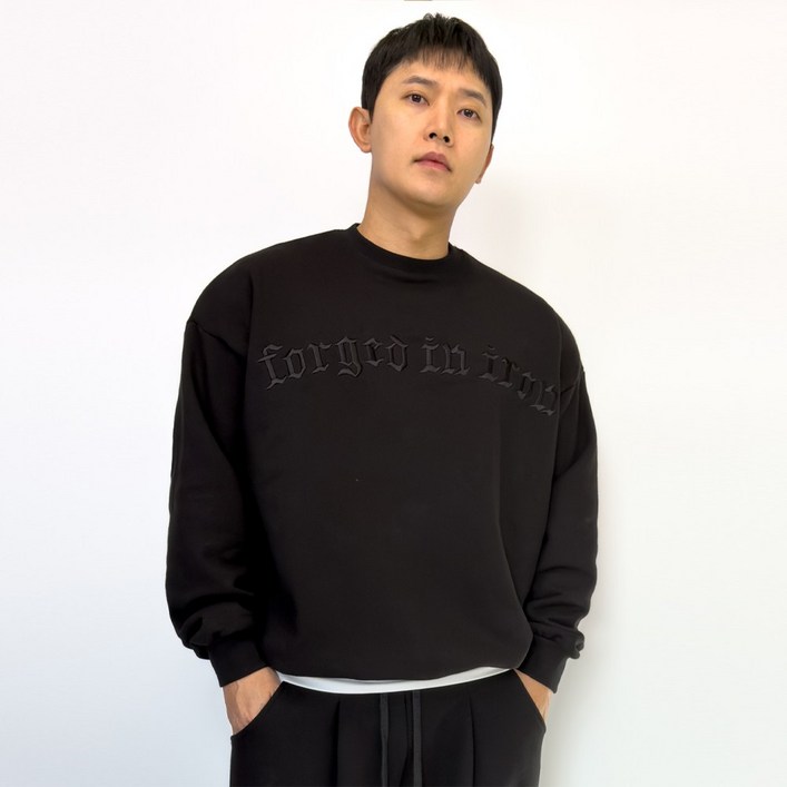 PACIENCIA 톤온톤 자수 오버핏 맨투맨