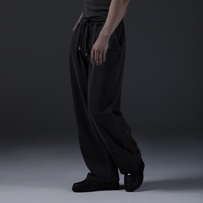 카미드 피그먼트 벌룬핏 커브드 와이드팬츠