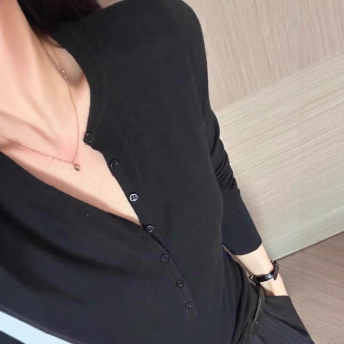 여성 브이넥 단추 니트