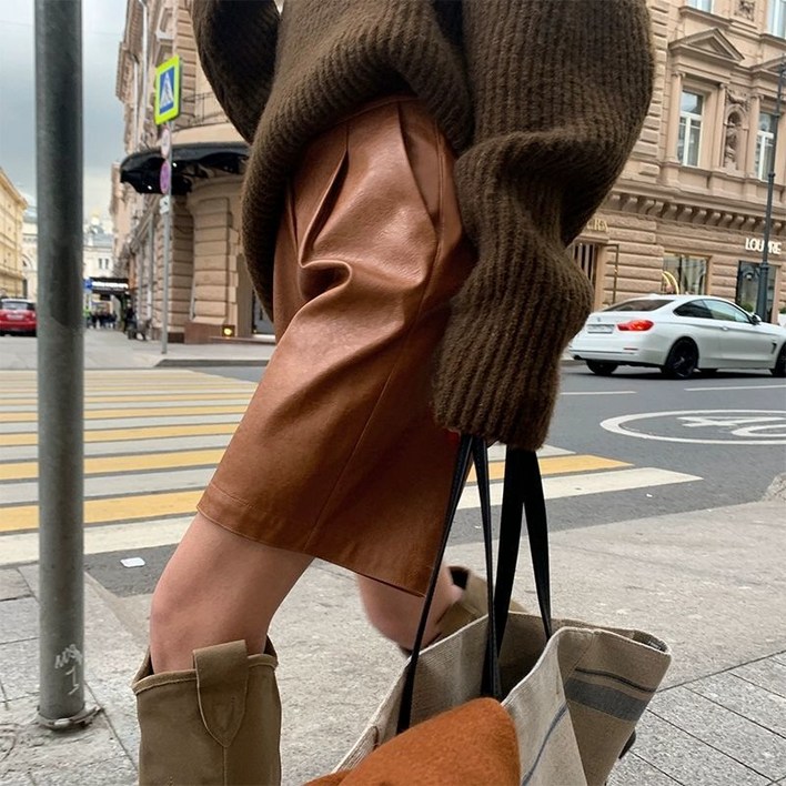 나도퀸 메이지 레더 핀턱 뒷밴딩 반바지 나도퀸 메이지 레더 핀턱 뒷밴딩 반바지
