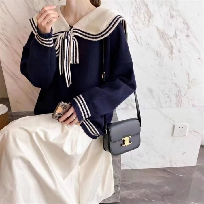 아이엠몽 여성 빅카라 배색 니트 티셔츠