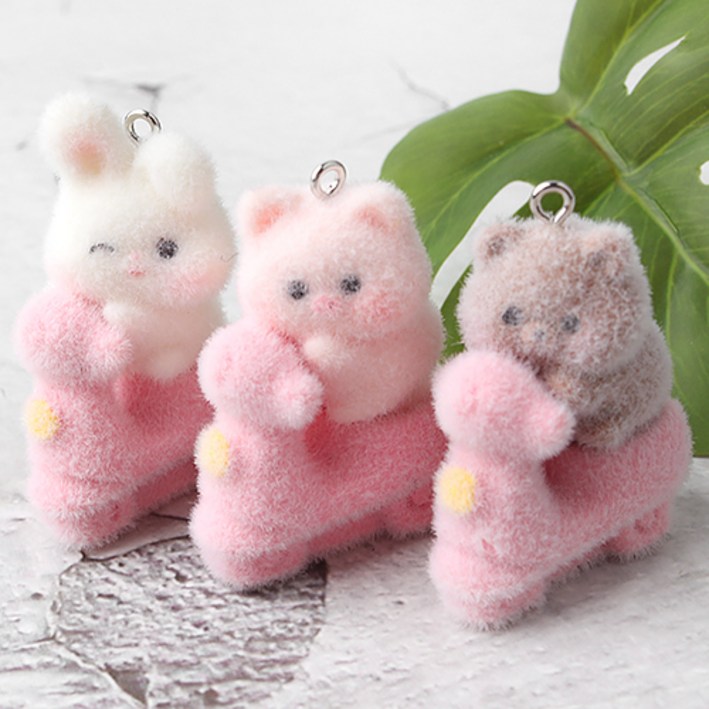 비즈아이 [6628-62]후로킹펜던트 토끼 돼지 곰 스쿠터 3종 ,1개