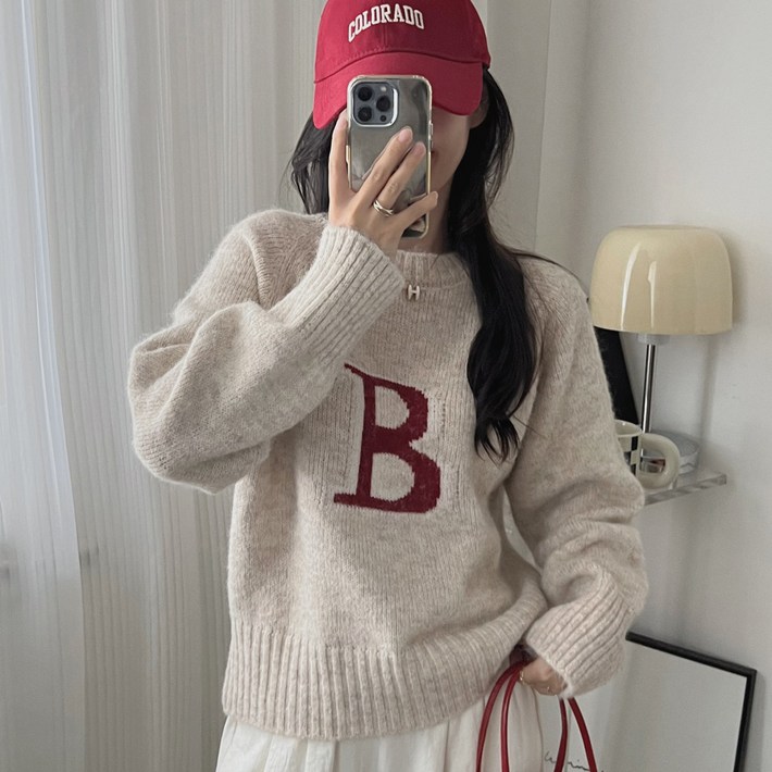 세컨핑크 여성용 B로고 울 혼방 라운드넥 니트 2439