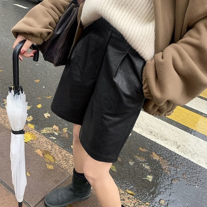 나도퀸 메이지 레더 핀턱 뒷밴딩 반바지