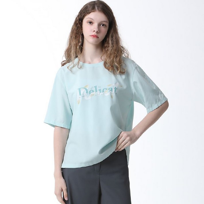 쉬즈미스 쿨터치 레터링 블라우스  택가격  118000원