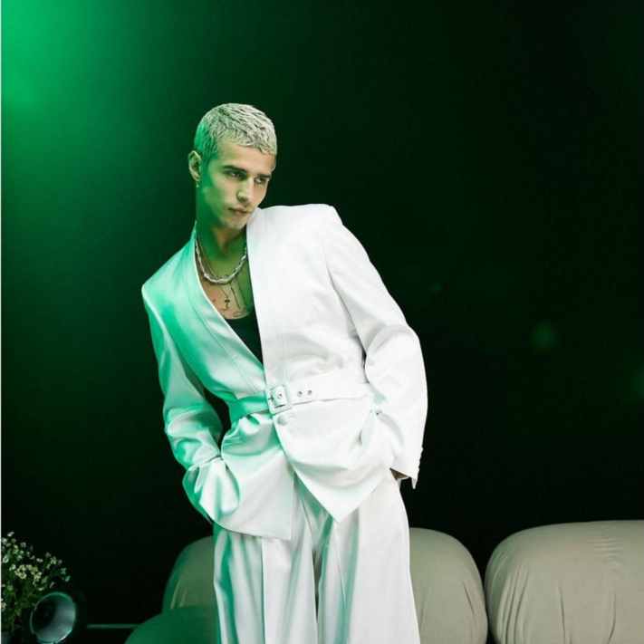 스키니 슈트 남자 정장 자켓 화이트 하이 샤인 칼라리스