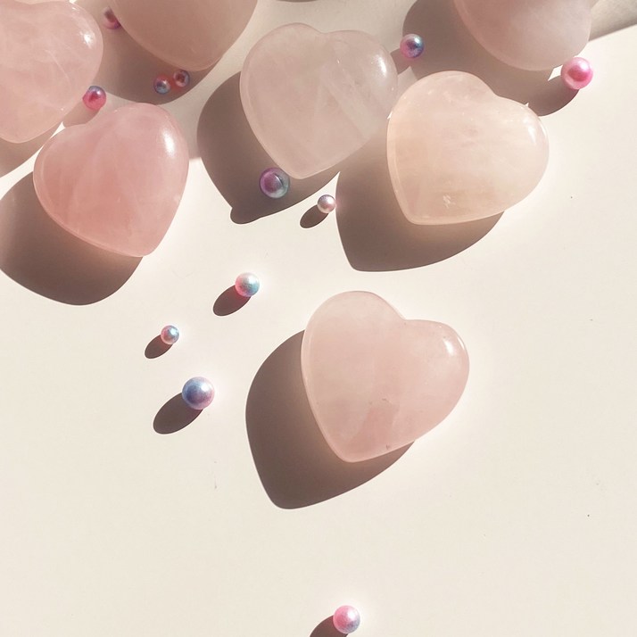 천연 장미수정 로즈쿼츠 원석 미니 하트 2.5×2.5cm 3개 천연 장미수정 로즈쿼츠 원석 미니 하트 2.5×2.5cm 3개