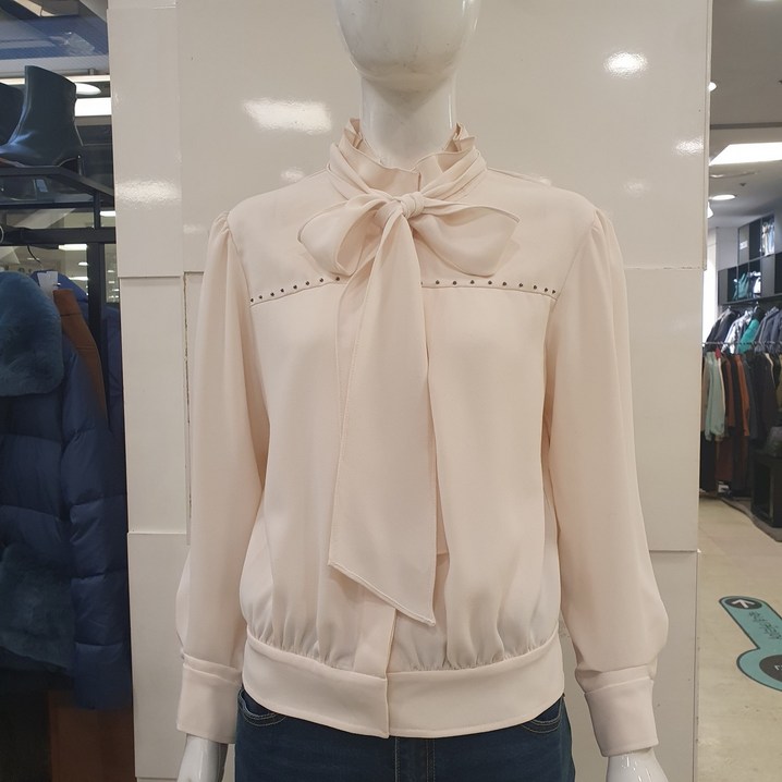 블루페페 부평점 크롭 블라우스,리본 탈착 가능해요,,셔링핏이 예쁜 블라우스 입니다..