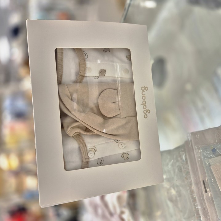 아가방동아쇼핑점50할인 가을겨울신생아남아 출산 백일선물 무형광 실내복 외출복겸용 세트상품 기저귀갈기편한 똑딱이단추 우주복 상하 곰돌이내의귀달이모자  코코4종세트