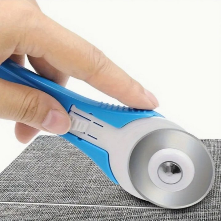 또도리 원형 원단 롤링 재단칼, 하늘블루, 1개