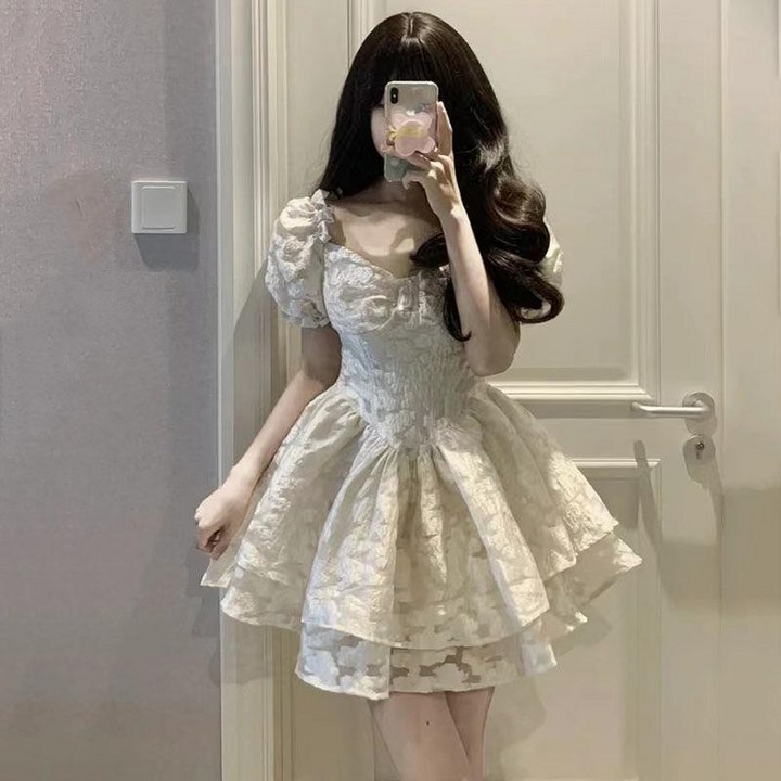 카밀라쇼룸 여리여리 꽃 무늬 뷔스티에 셔링 레이스 포인트 미니 쉬폰 원피스