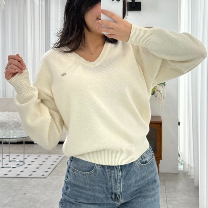 누보마켓 실버 팬던트 베이직 브이넥 여성 니트 데일리 오피스룩 니트티