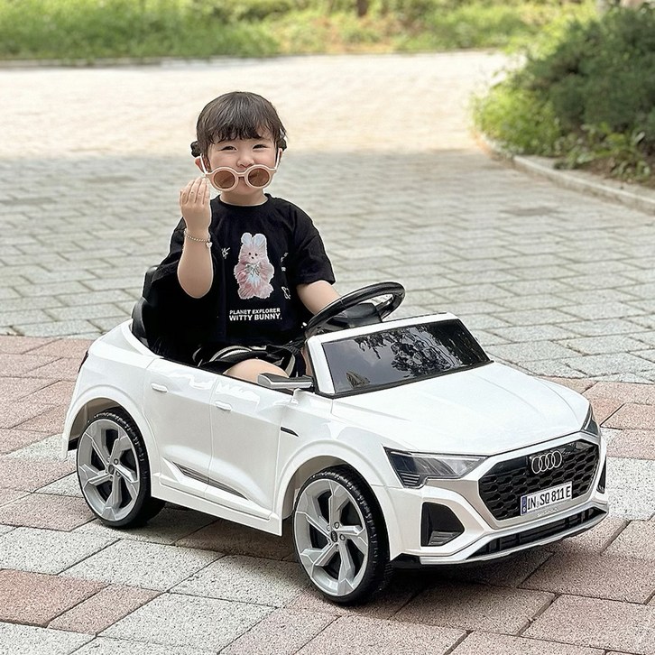 대호토이즈 유아용 아우디 SQ8 etron 전동차, 화이트, 1개