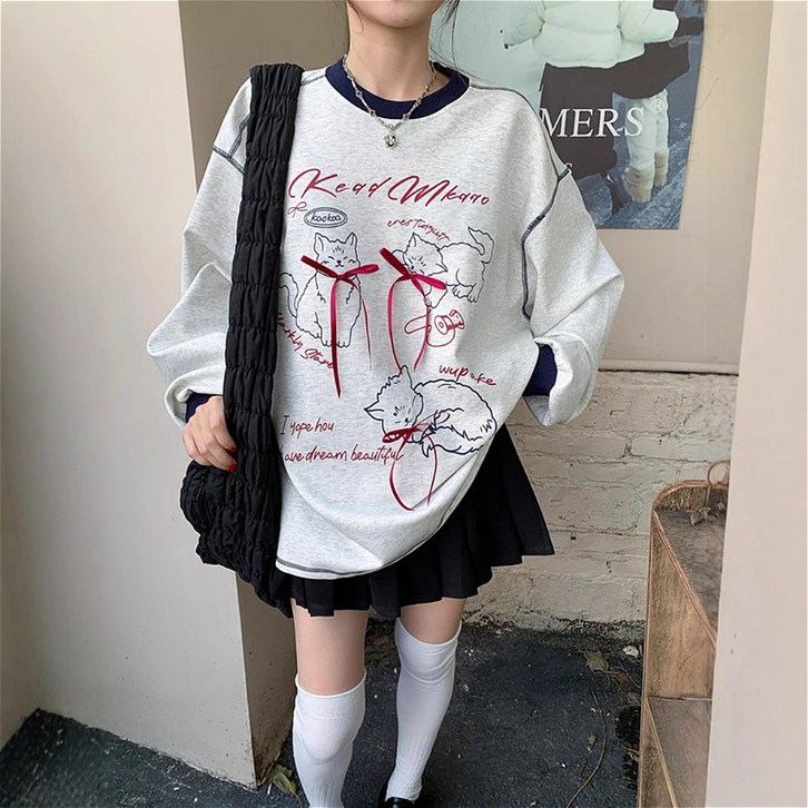 SAHINER 봄 데일리 여성 오버핏 고양이프린팅 리본 배색 맨투맨 LJBWY35