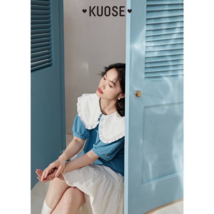 KUOSE 쿠오세 콘트라스트 인형 칼라 티셔츠 여성 여름 퍼프 슬리브 텍스처 블루 니트 반팔 탑